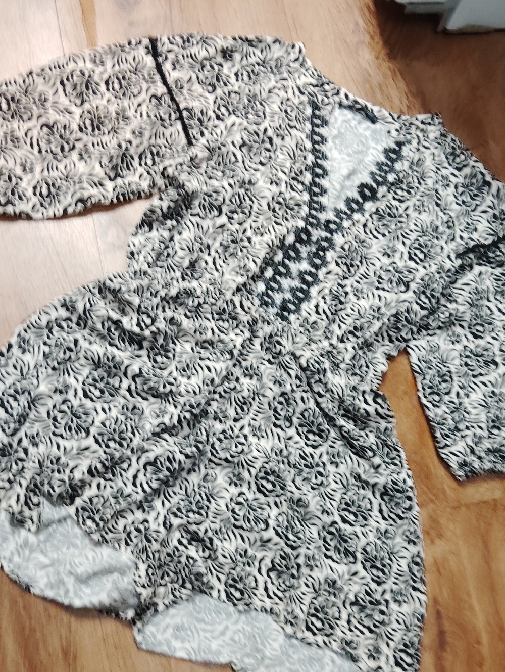 Zara Black & White Floral V-Neck Tunic